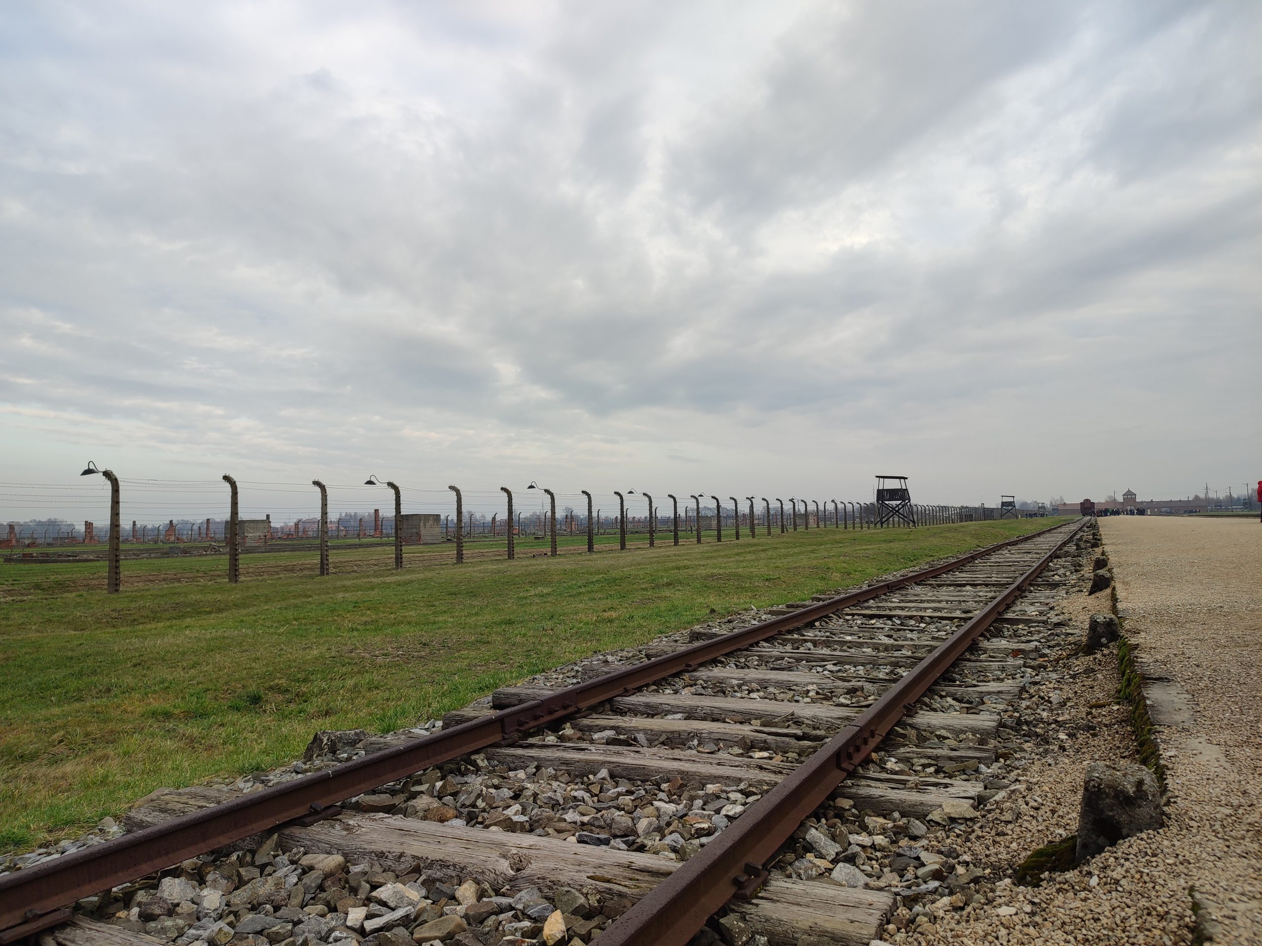  Uczniowie kl. 4B i 4D zwiedzili były niemiecki nazistowski obóz koncentracyjny Auschwitz-Birkenau.